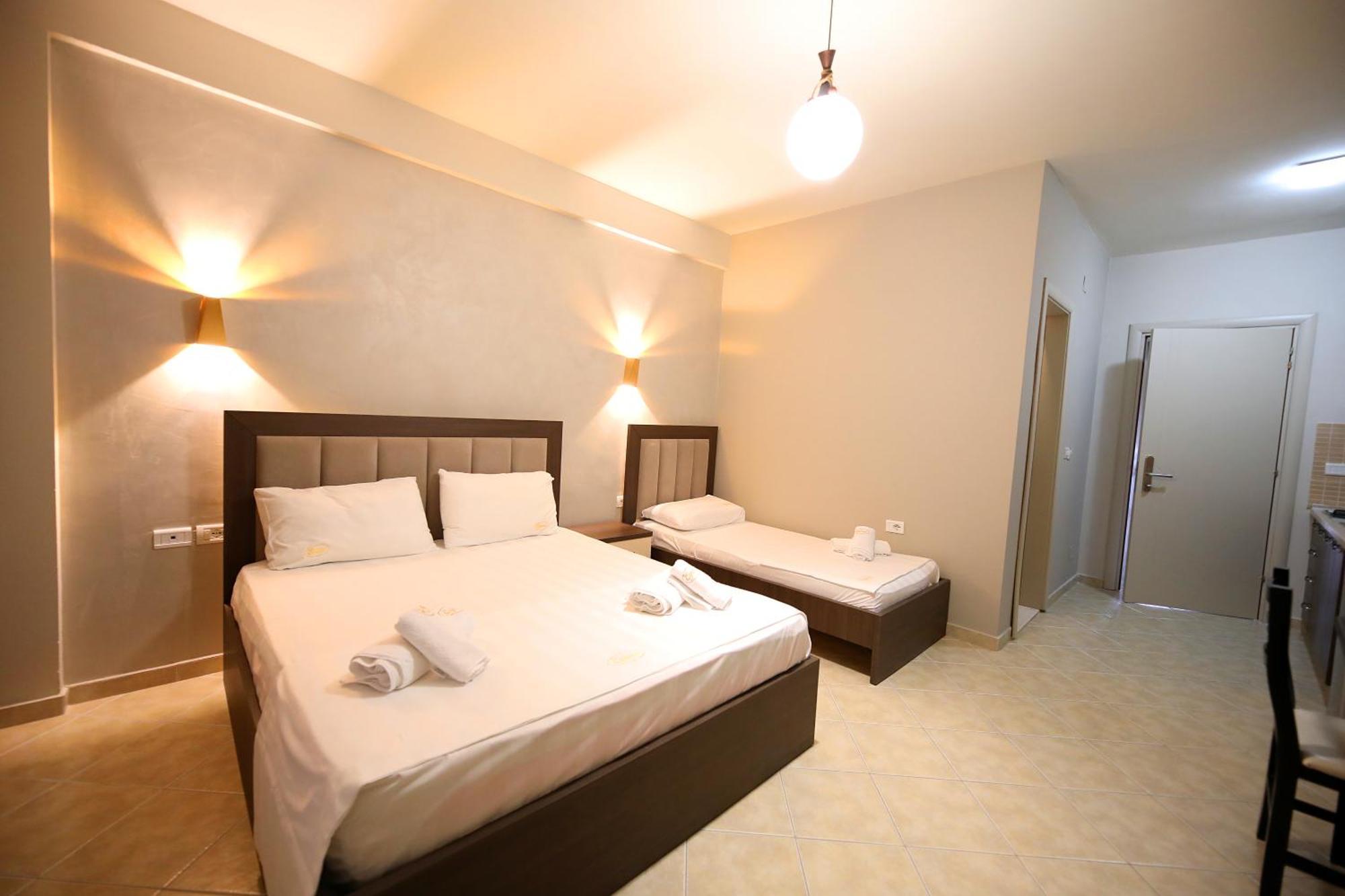 Hotel Erjuma Вльора Екстер'єр фото
