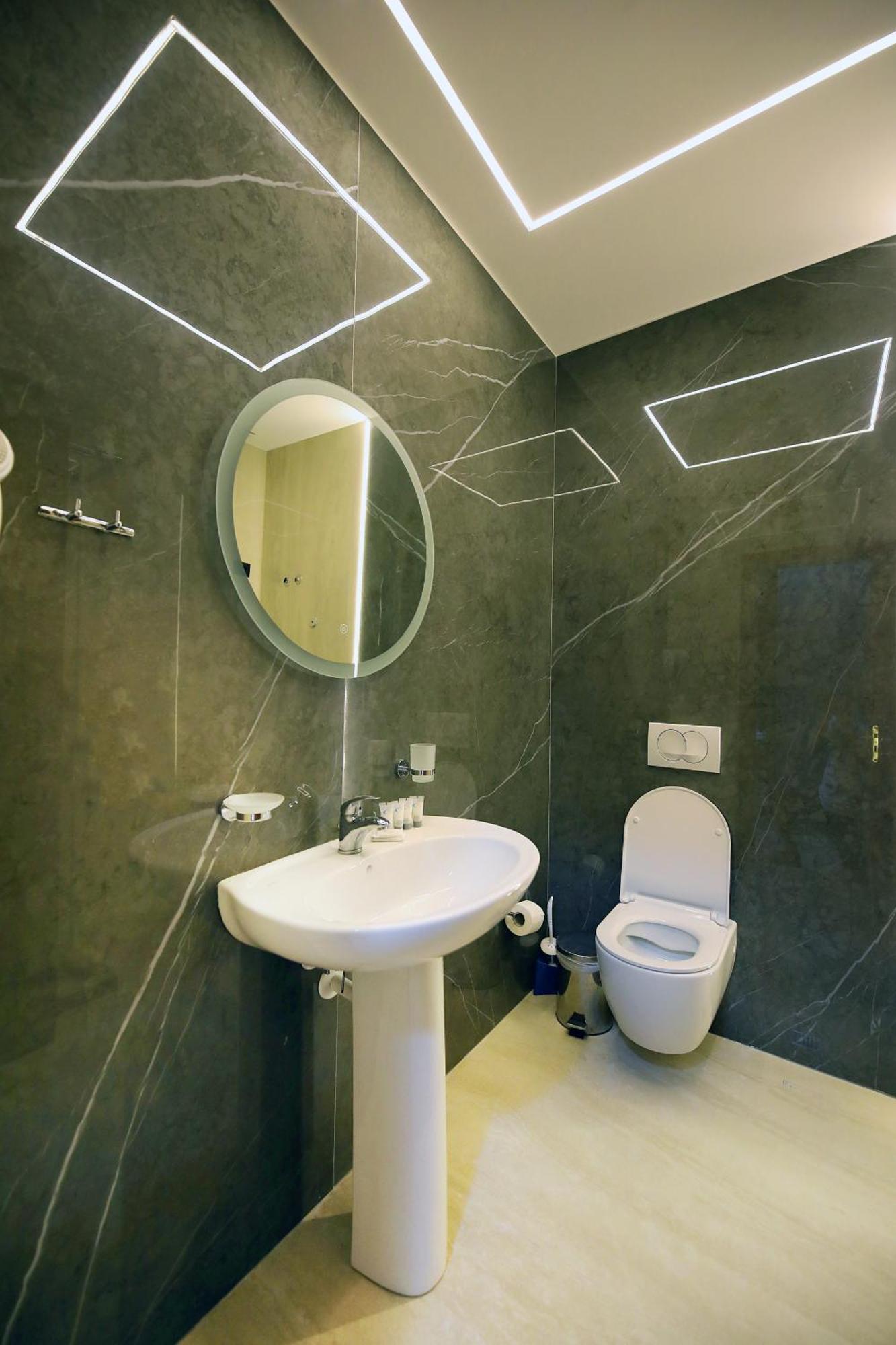 Hotel Erjuma Вльора Екстер'єр фото