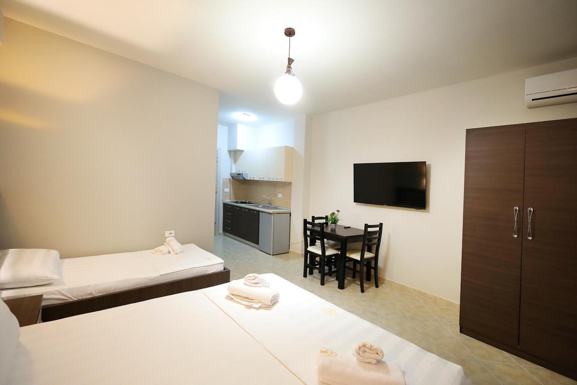 Hotel Erjuma Вльора Екстер'єр фото