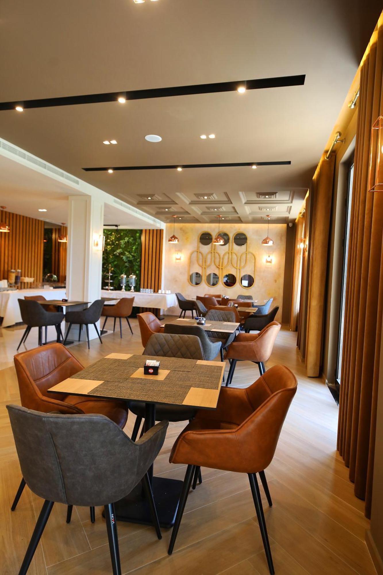 Hotel Erjuma Вльора Екстер'єр фото