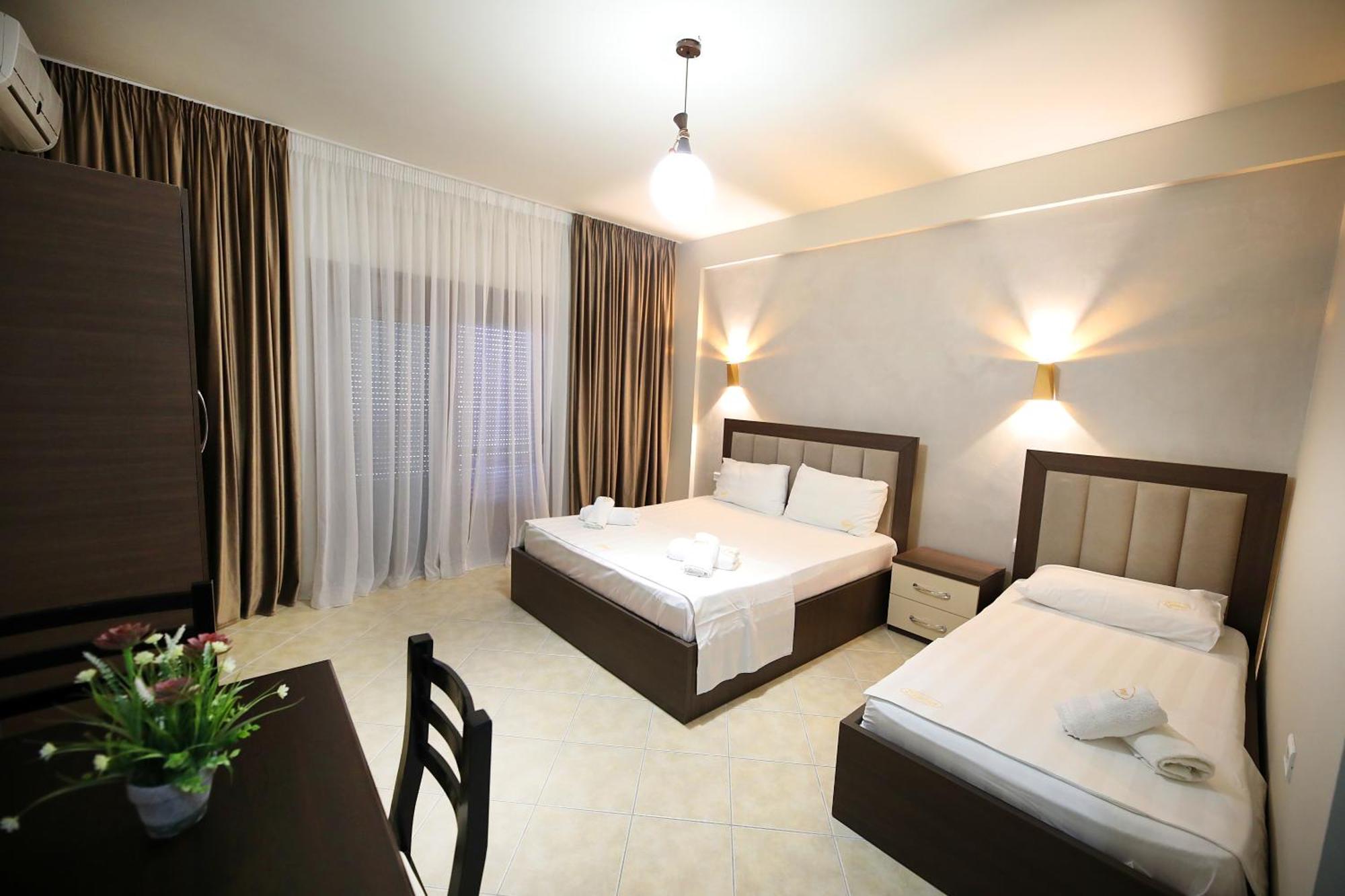 Hotel Erjuma Вльора Екстер'єр фото