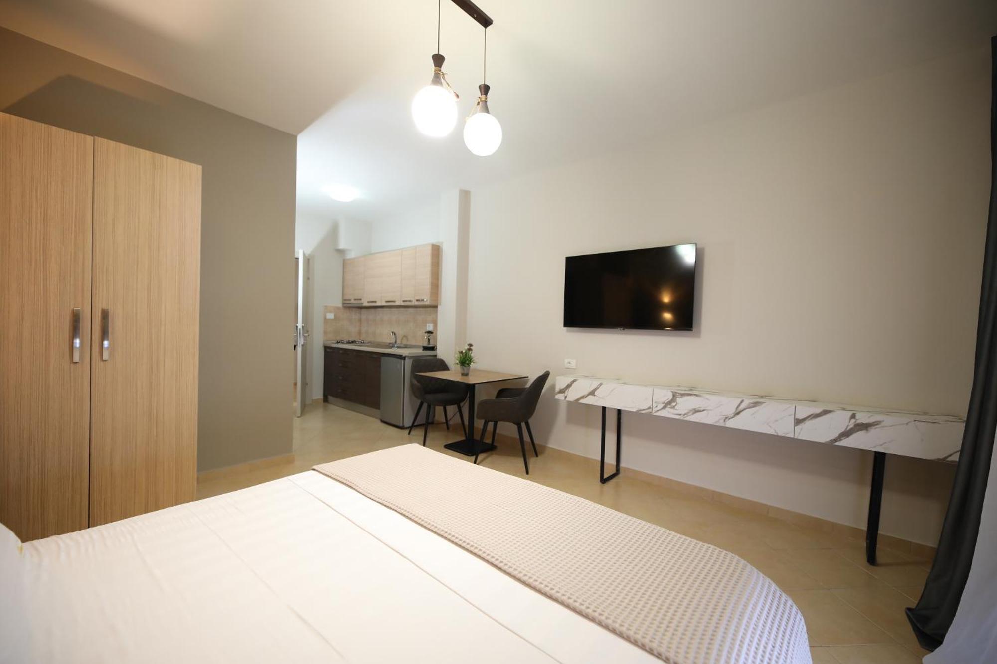 Hotel Erjuma Вльора Екстер'єр фото