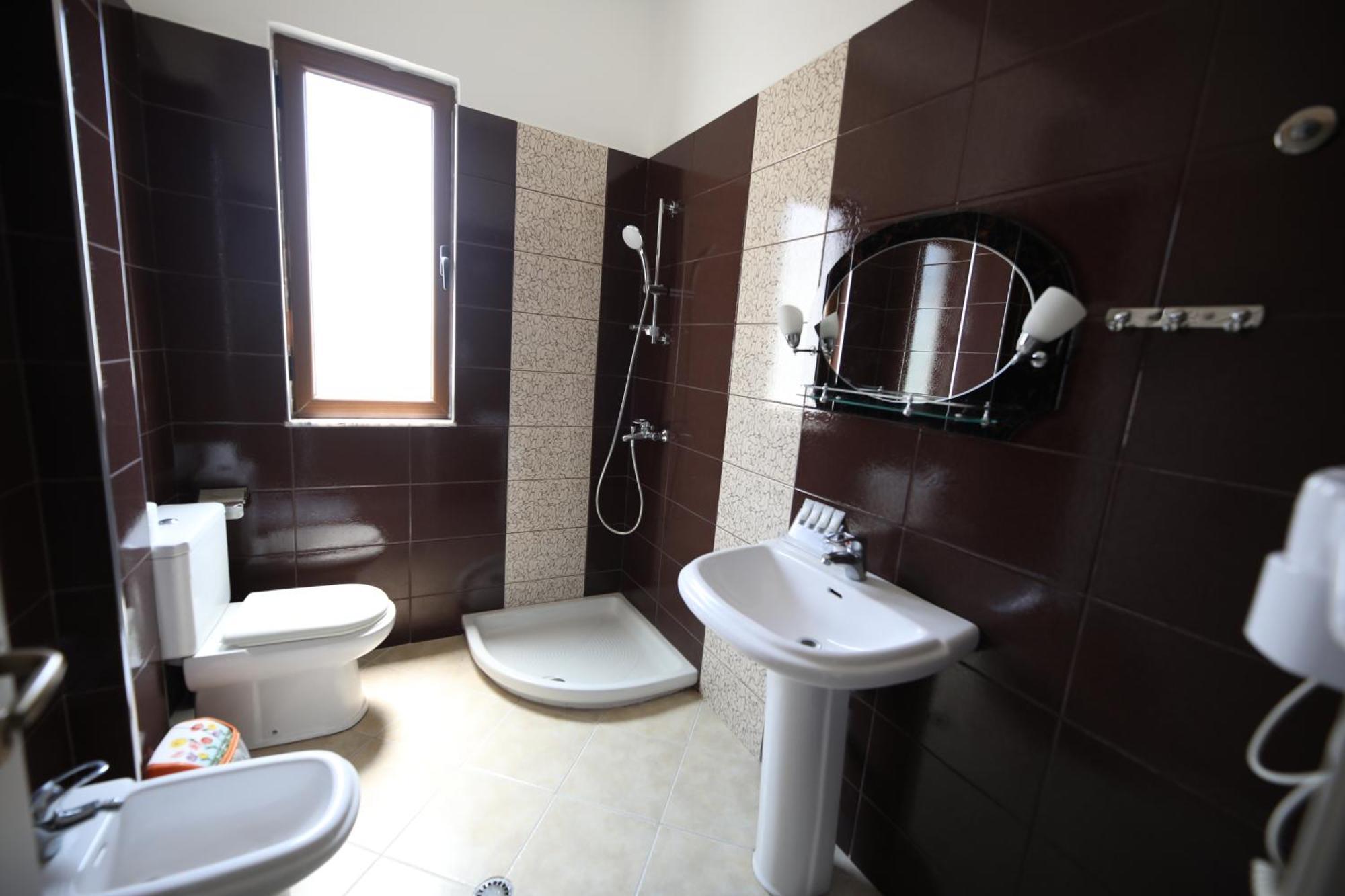 Hotel Erjuma Вльора Екстер'єр фото